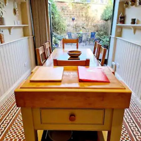 Jackdaw Cottage-Beautiful Cottage, Town Centre 윔번민스터 외부 사진