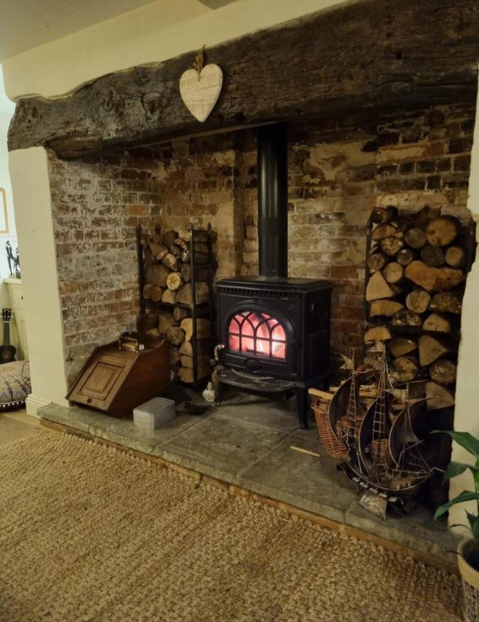 Jackdaw Cottage-Beautiful Cottage, Town Centre 윔번민스터 외부 사진