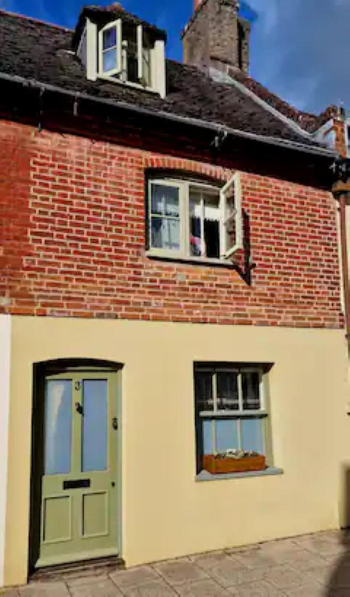 Jackdaw Cottage-Beautiful Cottage, Town Centre 윔번민스터 외부 사진
