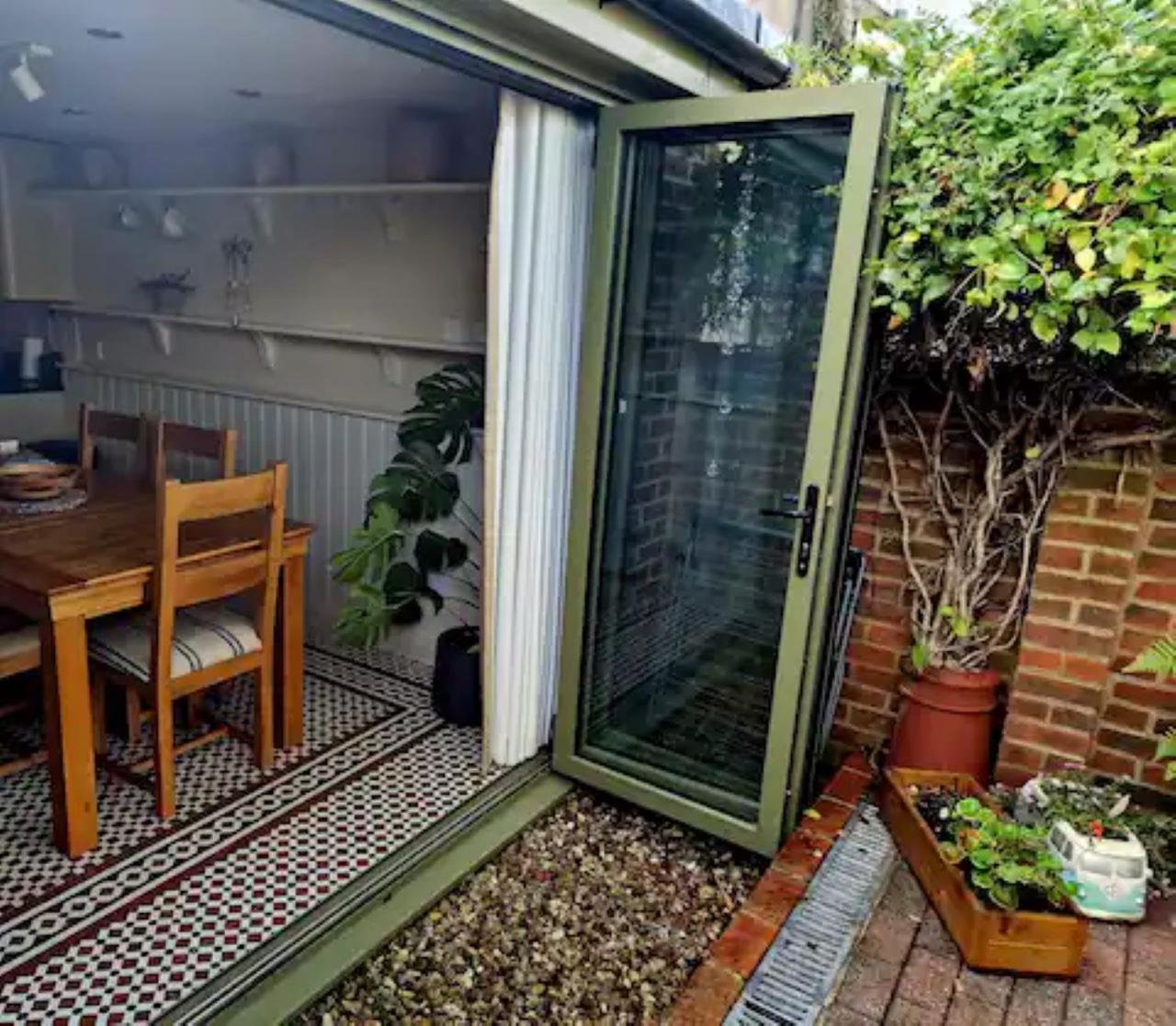 Jackdaw Cottage-Beautiful Cottage, Town Centre 윔번민스터 외부 사진