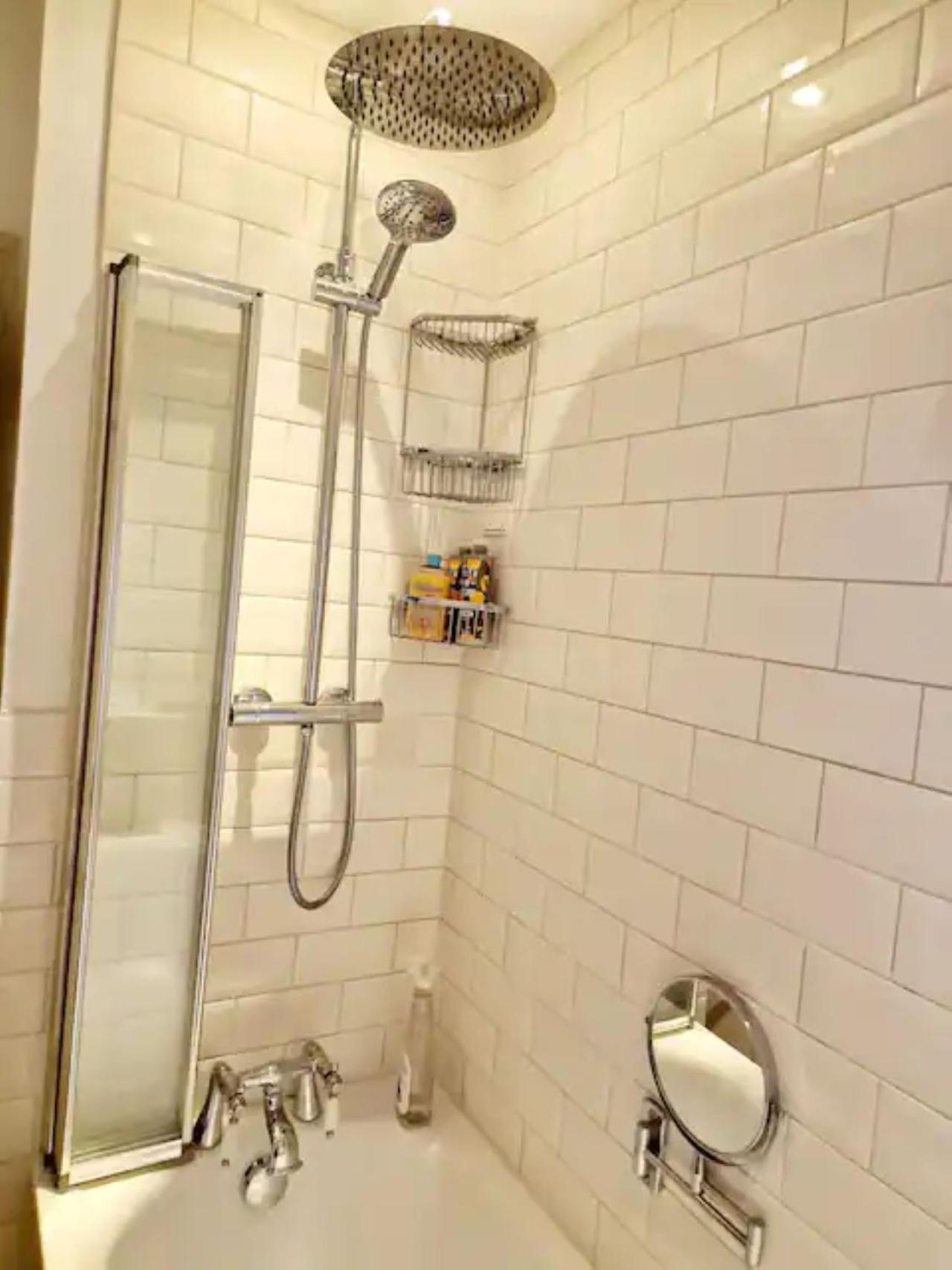 Jackdaw Cottage-Beautiful Cottage, Town Centre 윔번민스터 외부 사진