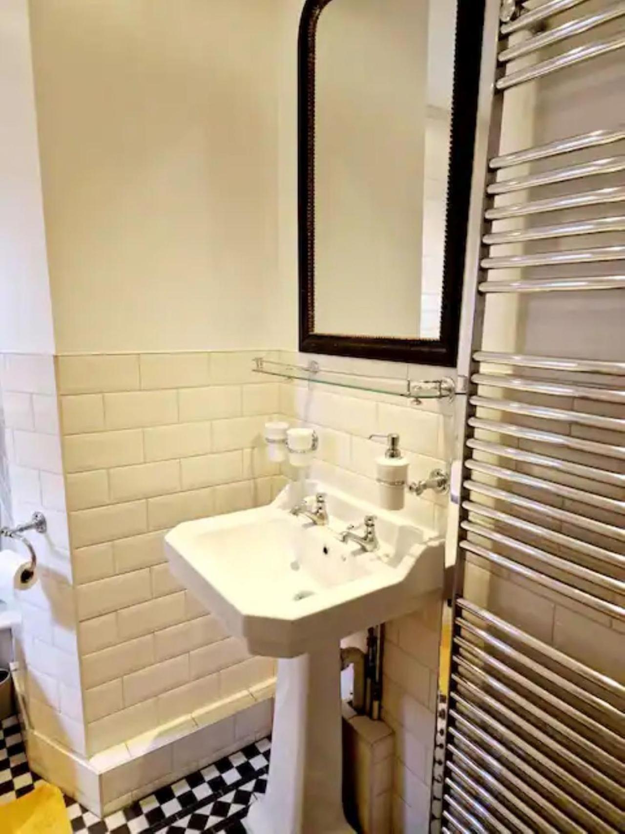 Jackdaw Cottage-Beautiful Cottage, Town Centre 윔번민스터 외부 사진