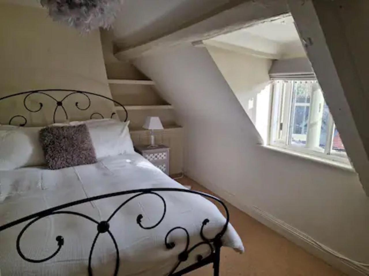 Jackdaw Cottage-Beautiful Cottage, Town Centre 윔번민스터 외부 사진