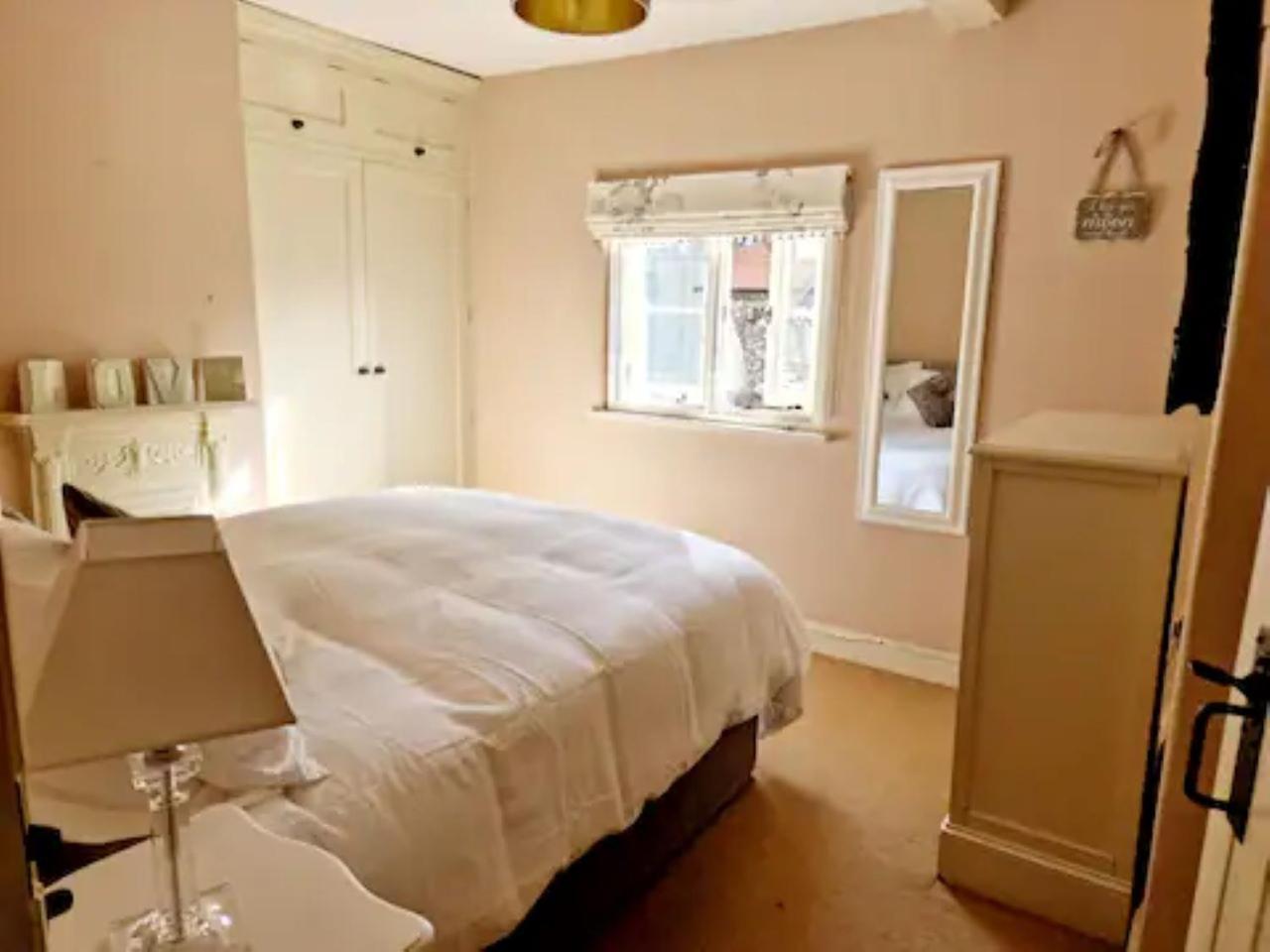 Jackdaw Cottage-Beautiful Cottage, Town Centre 윔번민스터 외부 사진