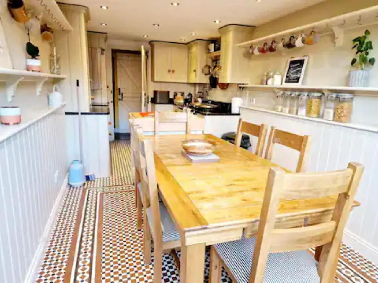 Jackdaw Cottage-Beautiful Cottage, Town Centre 윔번민스터 외부 사진