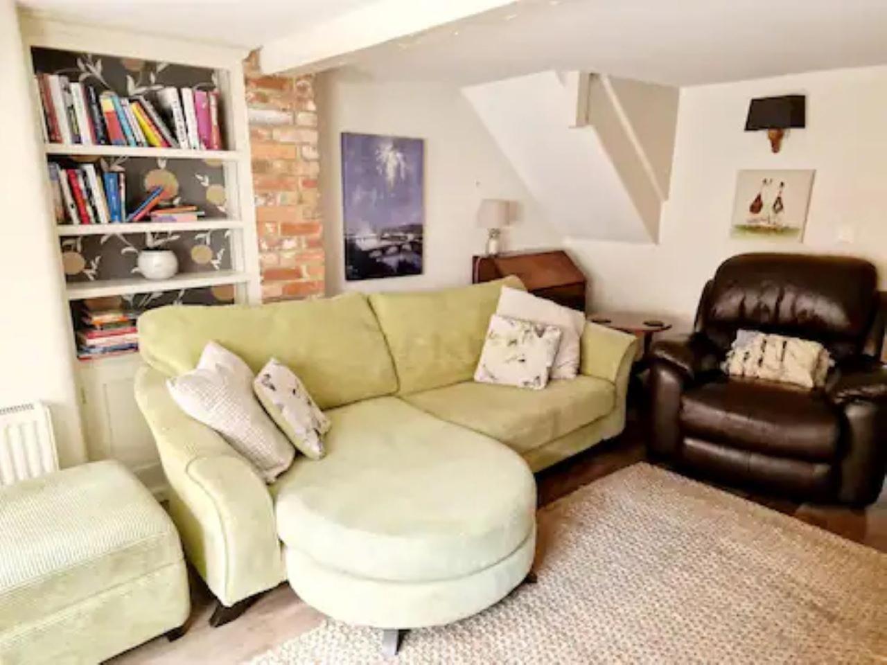 Jackdaw Cottage-Beautiful Cottage, Town Centre 윔번민스터 외부 사진