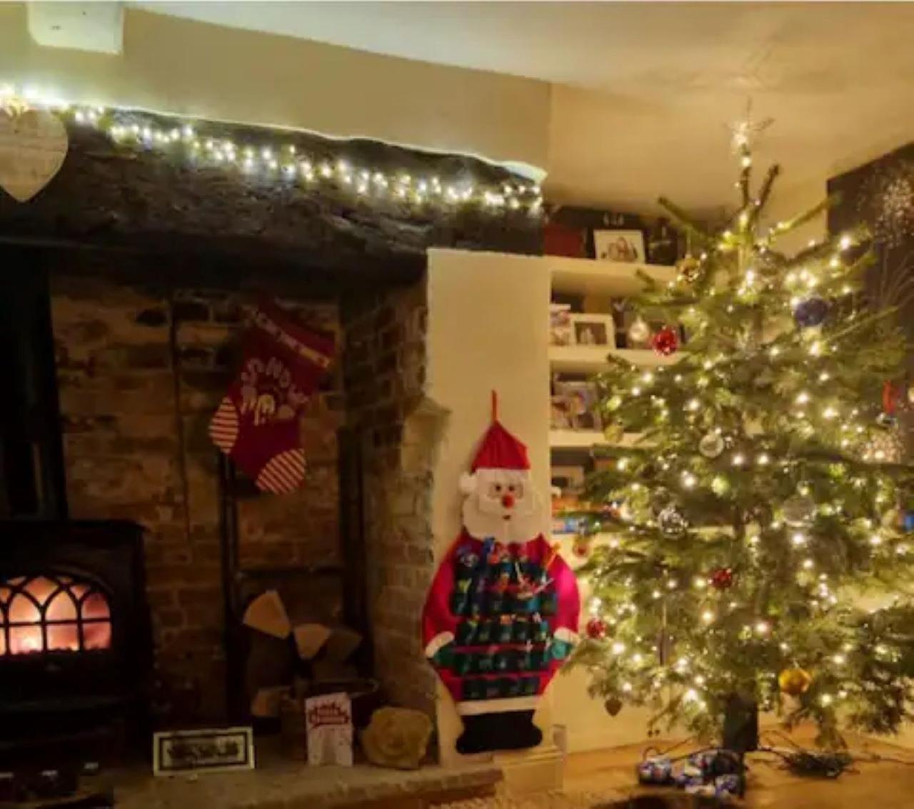 Jackdaw Cottage-Beautiful Cottage, Town Centre 윔번민스터 외부 사진